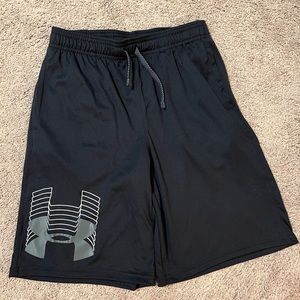 Under armour youth large short, black
